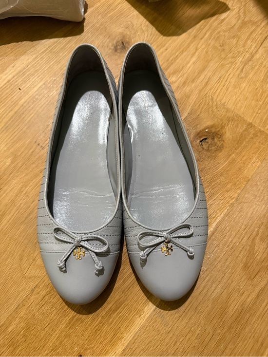 Tory Burch Shoes - Tory Burch Light Gray Leather Bow Ballet Flats